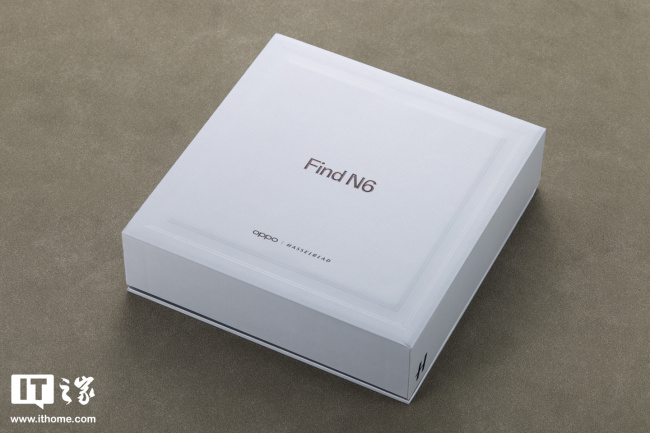 IT之家开箱OPPO Find N6 图赏：号称“全球最平整折叠手机”，无感折痕，久用平整