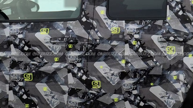 奔驰“小 G”越野车谍照再度曝光，或命名为“g-Class”