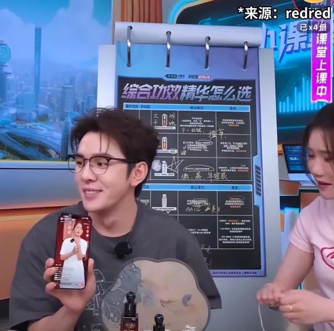 李佳琦回应妈妈直播带货：她说她正是拼的年纪