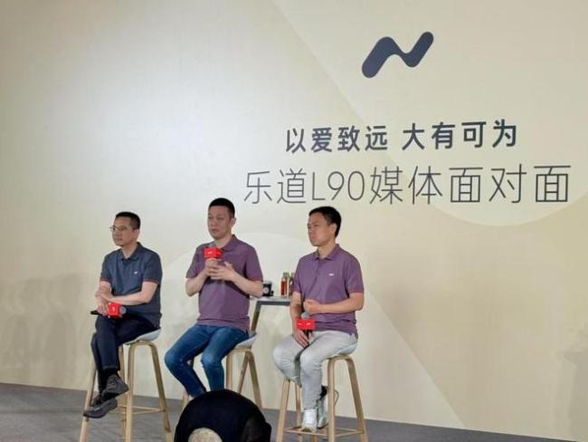 李斌剧透三款新车！蔚来四季度冲击月销5万辆