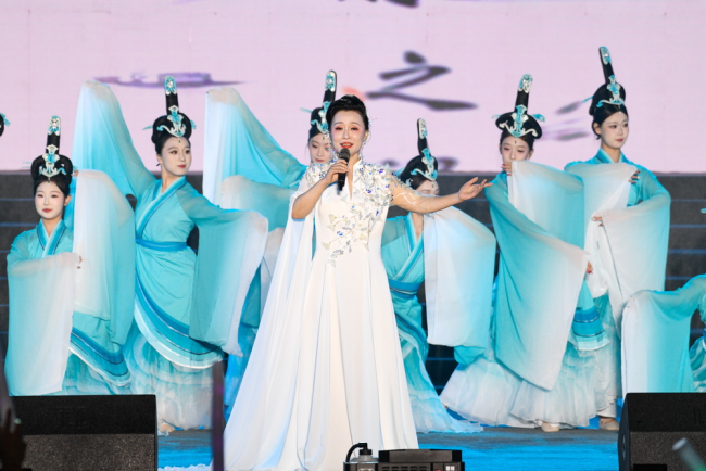 宝鸡文理学院举办“青春正当时 逐梦向未来”2025年迎新生文艺晚会