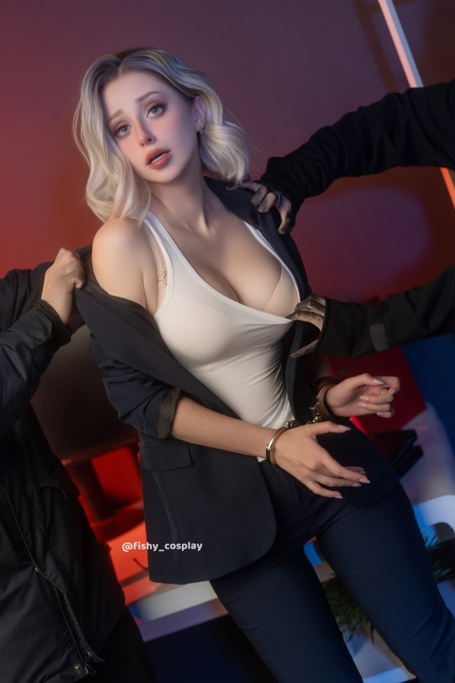 还有付费剧情! 俄罗斯美女cos《生化危机9》女主格蕾丝