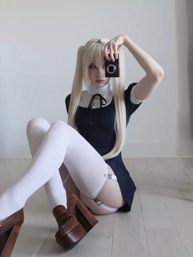 威斯克狂喜！ 美女姐姐cos《生化危机9》蕾贝卡隐藏性感照