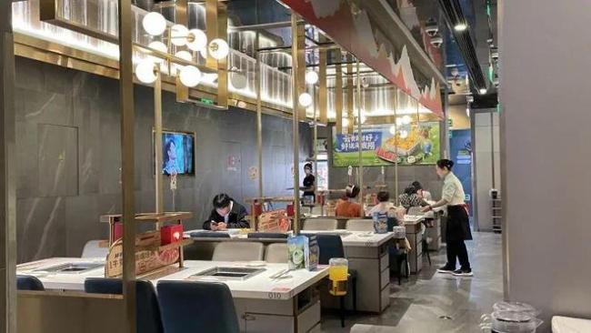 海底捞强制员工买礼物，涉嫌变相克扣工资？