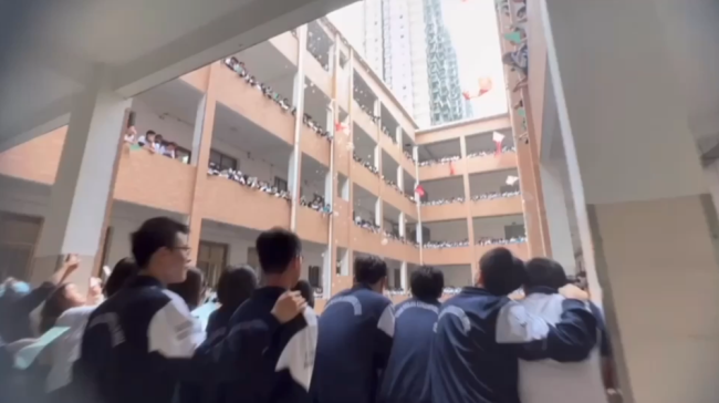 高三学子们，学弟学妹为你们“喊楼”助威了！
