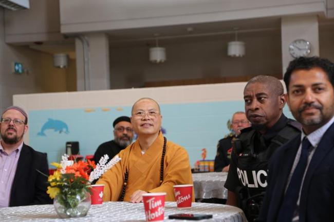 加拿大警察穿线各宗教领袖对话