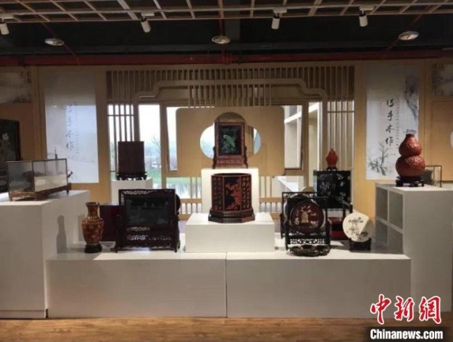 31件扬州漆器精品惊艳亮相世园会，展示扬州漆器髹饰技艺风采。乔国军 摄