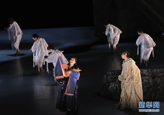 　　5月27日，演员在原创音乐剧《赵氏孤儿》的演出中。