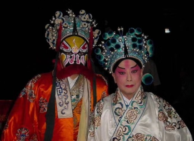 富博洋（左）与谭元寿于1999年赴香港合演《连环套》