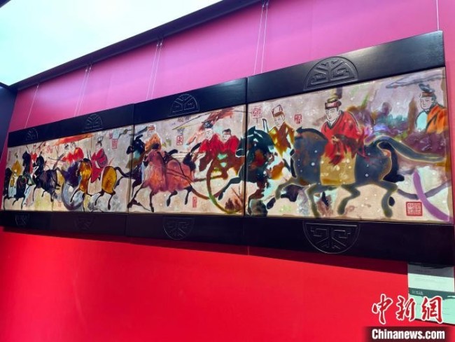 国家艺术基金“洛阳三彩艺术作品巡展”北京站开幕　高凯　摄