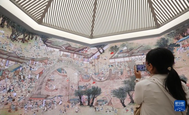 9月29日，观众在苏州博物馆西馆参观。