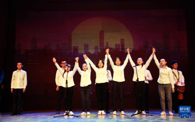 10月13日，北京联大特教学院合唱团表演合唱《我们都是追梦人》。