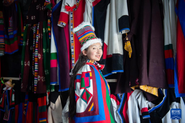  西藏非遺傳承人：讓“五彩彩虹服”更加鮮豔 