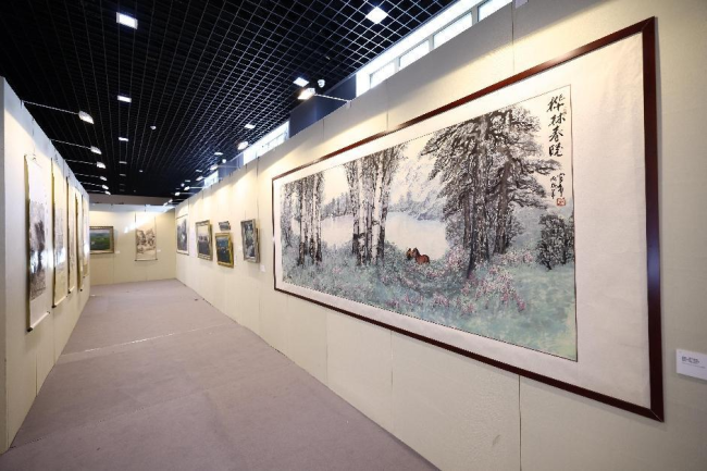 “心中的草原——蒙古族画家官布作品展”在京开幕