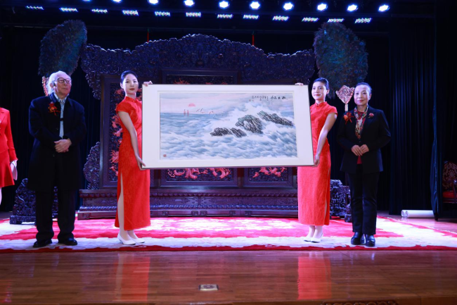 宋明远先生向中康联公益基金会捐赠作品《红日出海》