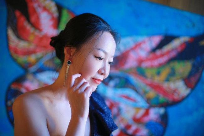  （艺术展主办方KOCOON SPA主办东谈主Canna女士）（Ms. Canna, KOCOON SPA, organizer of the art exhibition）