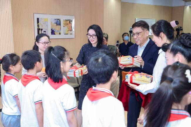 “图书 + 卡牌” 双载体，反欺凌教育创新产品