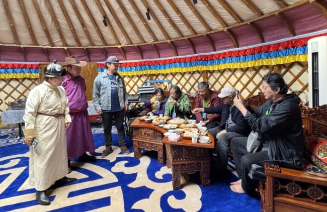 “走遍中国”写生那达慕:探寻草原文化密码