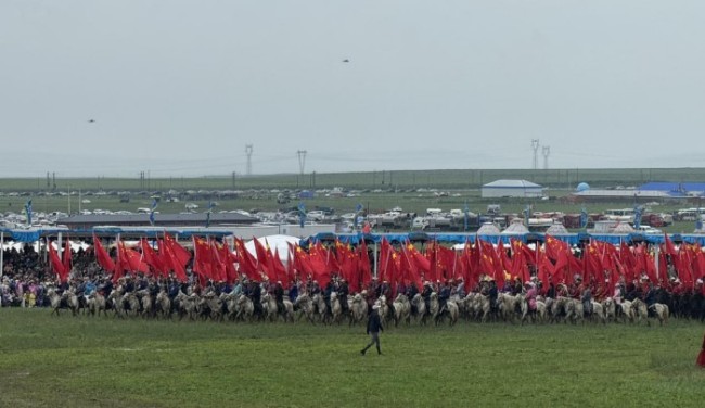 “走遍中国”写生行动:风雨无阻,共赴那达慕盛会之约