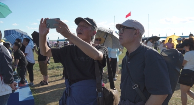 “走遍中国”写生那达慕:探寻草原文化密码
