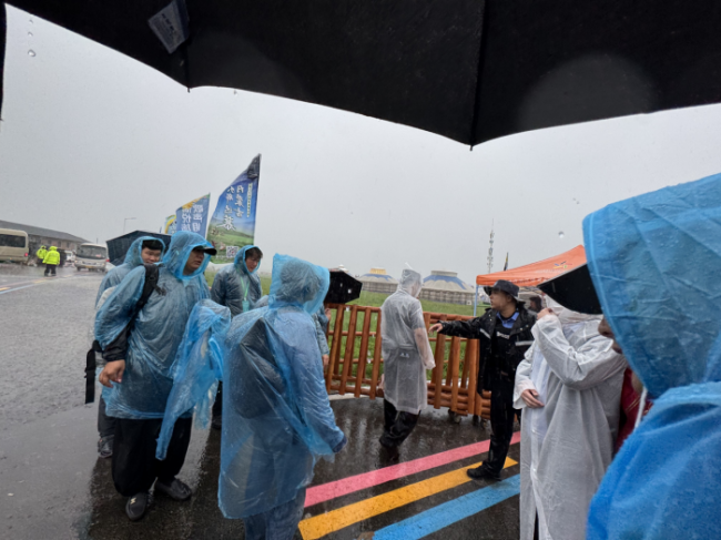 “走遍中国”写生行动:风雨无阻,共赴那达慕盛会之约