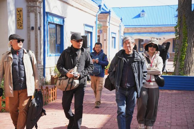 艺术扎根生活 笔墨讴歌时代:走遍中国——中国文促会美术家写生创作行动新疆段圆满收官