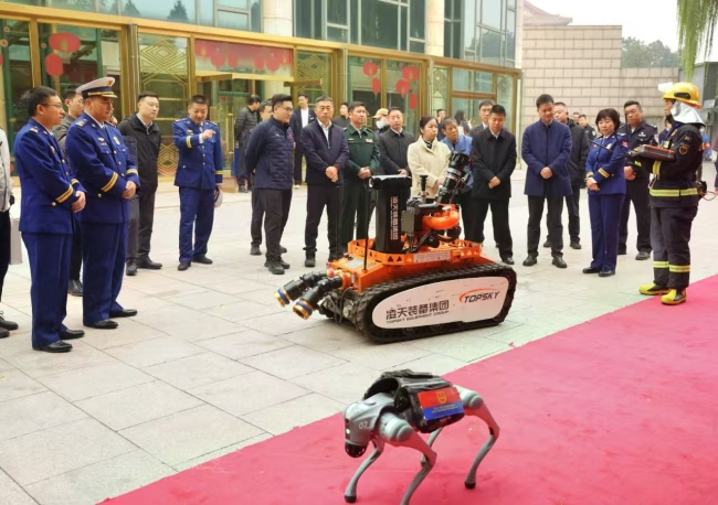 中国画院获颁优秀合作伙伴奖杯