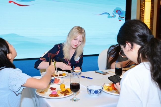 当语言褪去浮华：一次心与心的文化相遇