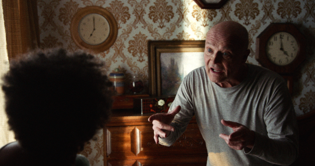 物资的侧写：顾韫影视好意思术中的空间修辞