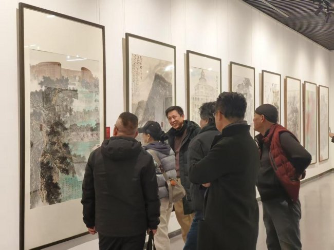 “欢乐京津冀・一起过大年”美术作品展持续热展 津派艺术魅力引市民游客打卡
