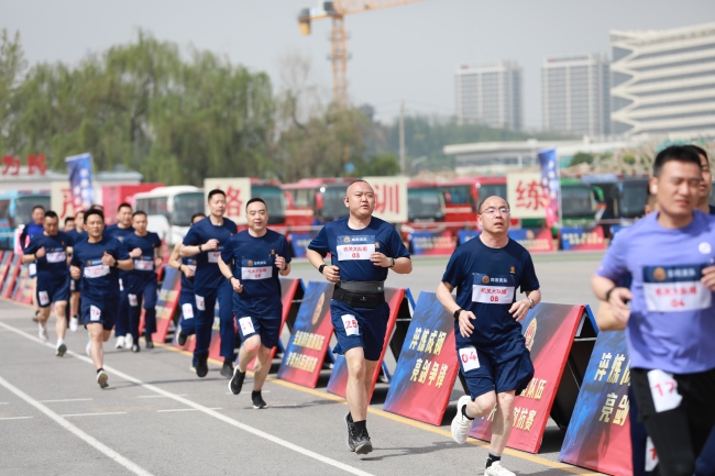 陕西消防大练兵对抗赛鸣枪开赛 