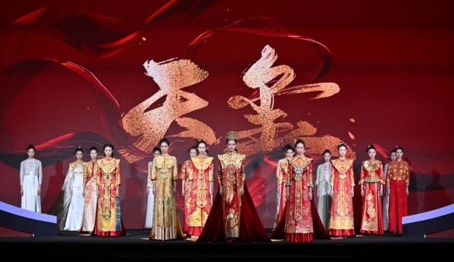 艺秀小镇擎国风新章 六千年文脉花开鹏城  ——“花开中国”工程启新传统文化时尚转化之路