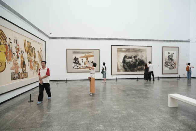 现场丨从戈壁到山地：杨晓阳丝路四十年巡展，贵州壮写南方新章