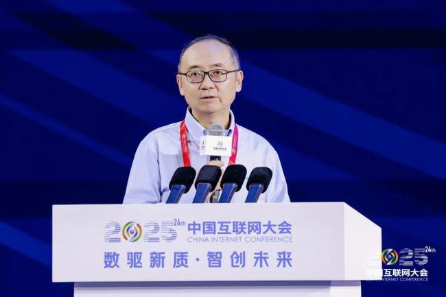 中国互联网协会副理事长、专家咨询委员会委员、互联网域名系统国家工程研究中心（ZDNS）主任毛伟