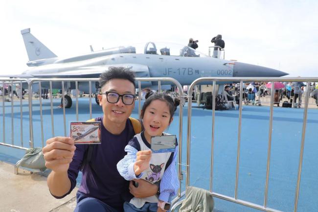 千亿卡牌赛道崛起，Z世代社交货币点亮文化新消费