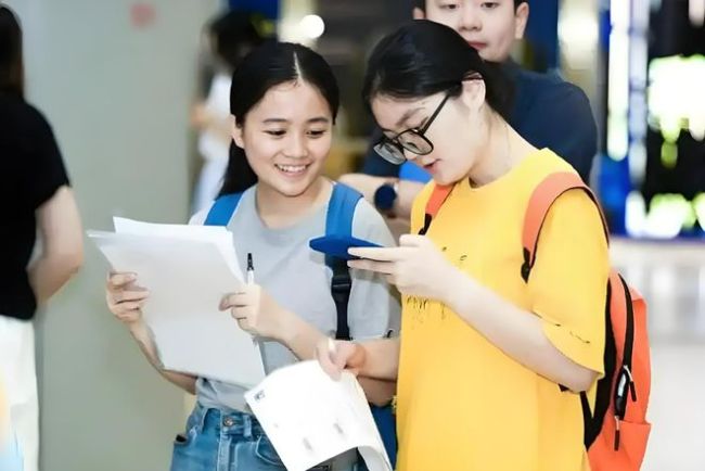 名校生身上若有这“两个特质”，他们的就业，注定比普本生更难！