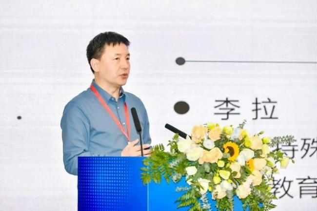 自闭症孩子上普校，家长、老师、学校都崩溃？只因没做到这四点——