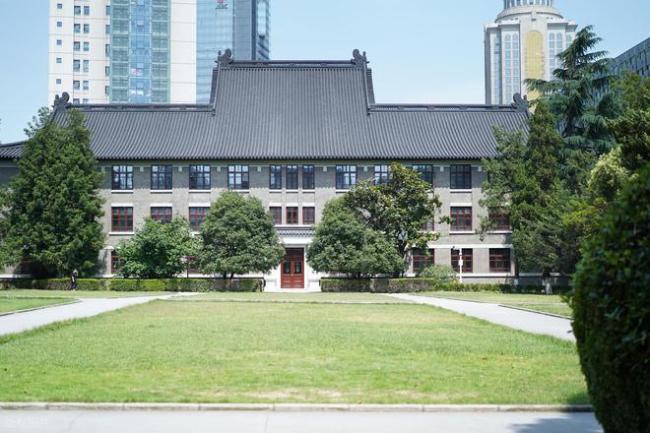 考大学选城市：这10个城市为什么香？