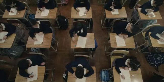 青春期孩子:社交恐惧,休学在家,家长要守住这3条线