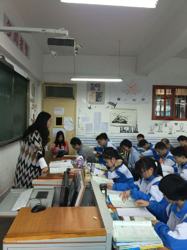 高一还能混，高二直接摆