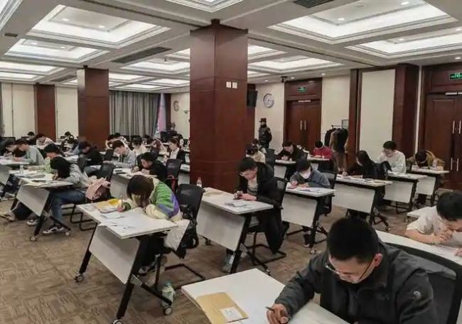 研究生考试，他花5万买高科技作弊设备，被取消成绩禁考三年