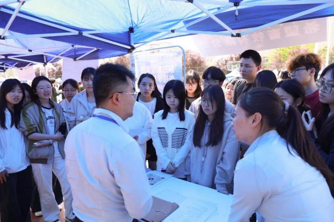 西安海棠职业学院2026届毕业生春季专场招聘会成功举办