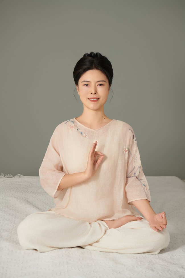 国际瑜伽日里的银发答卷：简橙以专业合规，赋能银龄健康生活