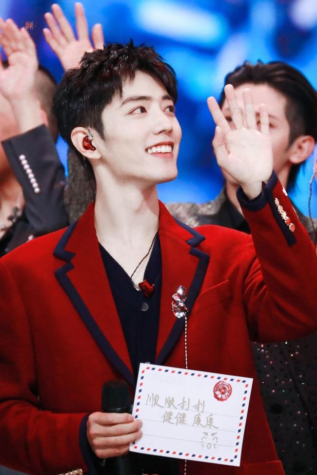 咋回事？办公楼下两男子恶意搞破坏 肖战工作室称已报警