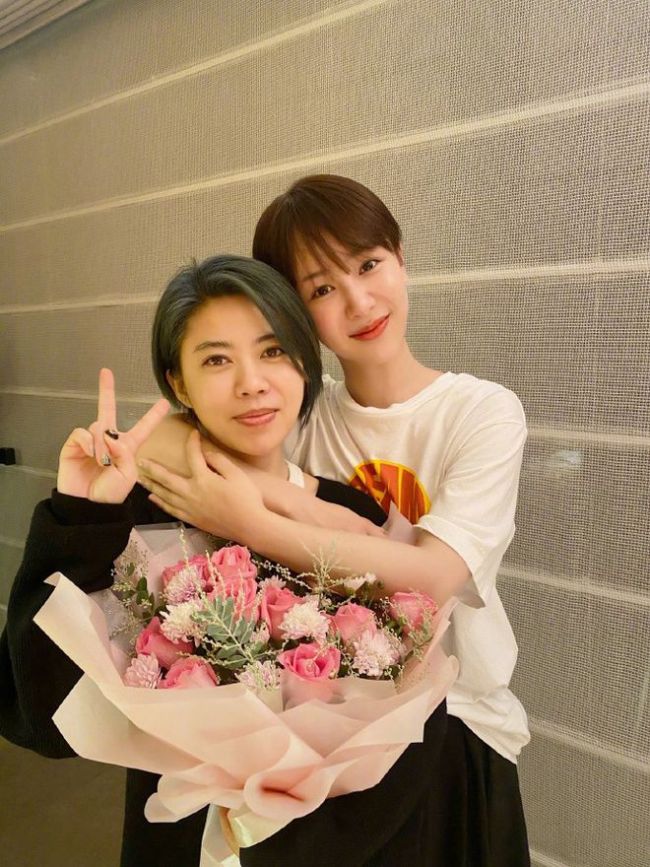 姐妹情深！杨紫晒合影为姐姐庆生 搂肩贴脸超温馨