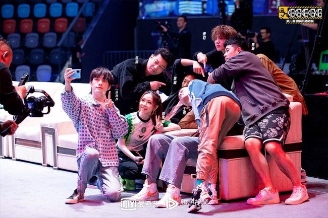 《哈哈哈哈哈》这档爱腾联合独播综艺的火是一次必然事件