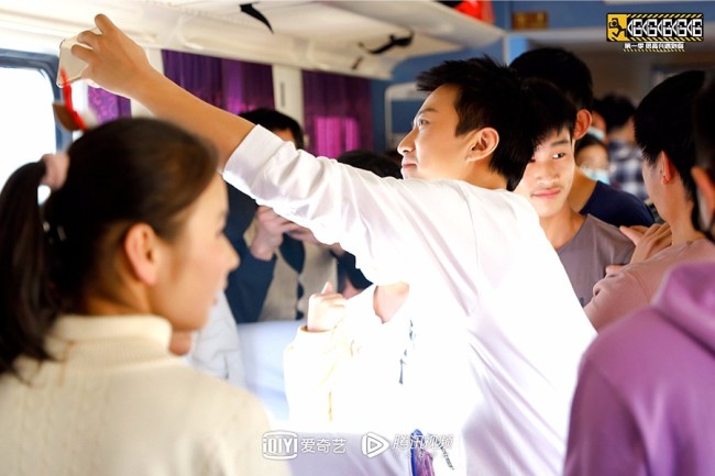 《哈哈哈哈哈》持续登顶各大榜单 高热收官背后是什么？