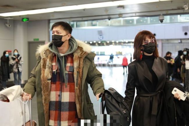 卢靖姗晒合照为韩庚庆生 夫妻二人高调秀恩爱