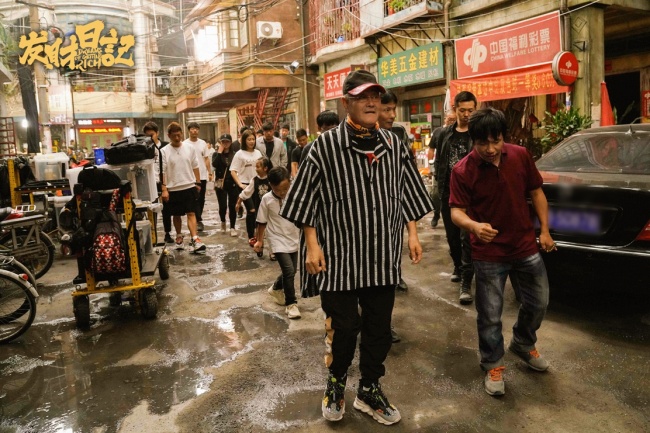 《发财日记》赵本山题字“百年好合”宋小宝沙溢诠释患难兄弟情