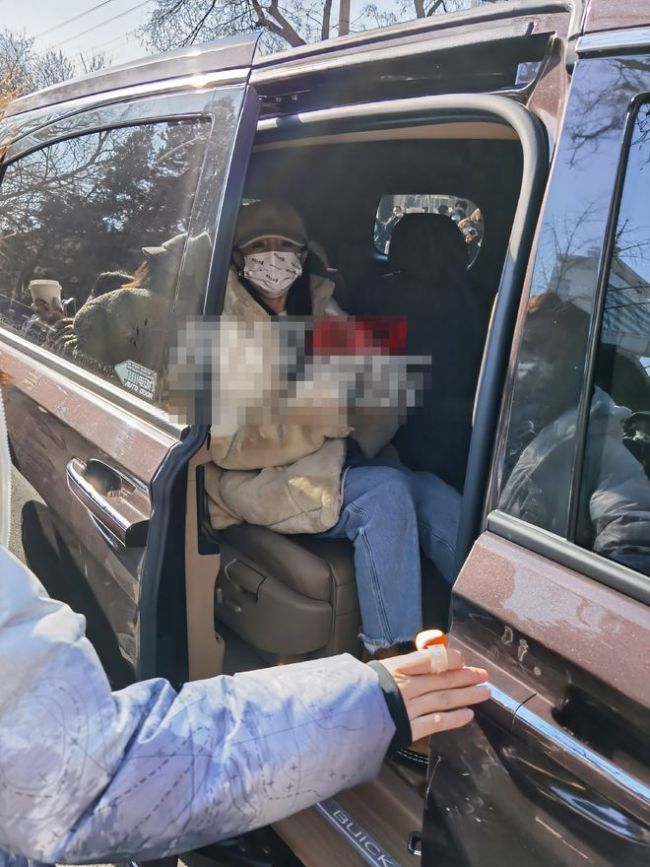 杨幂爸爸自豪发文庆女儿首次上春晚：有面 长脸